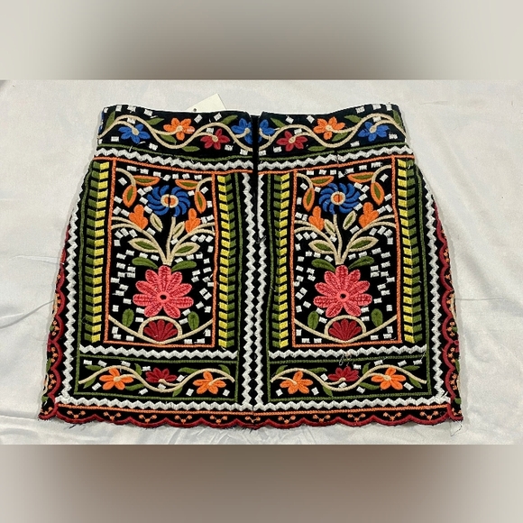 Bohemia Embroidered Mini Skirt - Picture 6 of 7